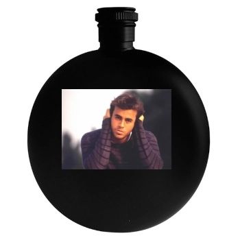 Enrique Iglesias Round Flask