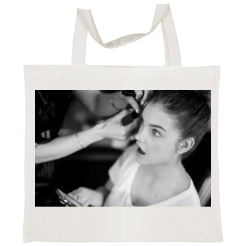 Barbara Palvin Tote