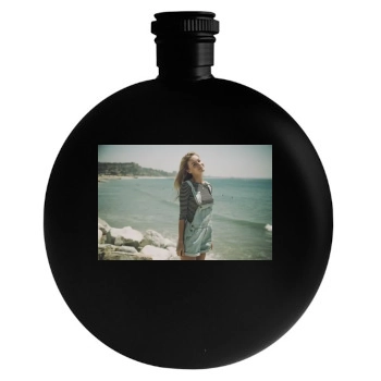 Bryana Holly Round Flask