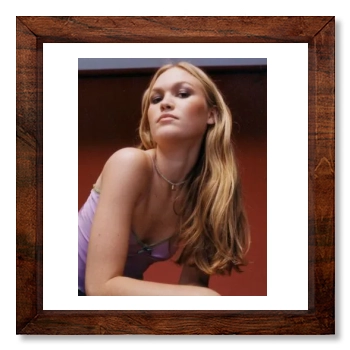 Julia Stiles 12x12