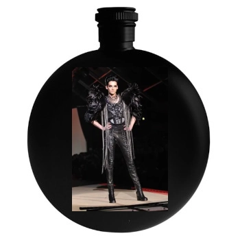 Bill Kaulitz Round Flask