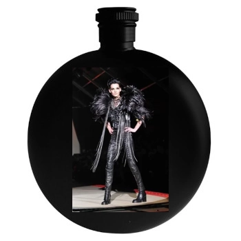 Bill Kaulitz Round Flask