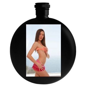 Erica Ellyson Round Flask