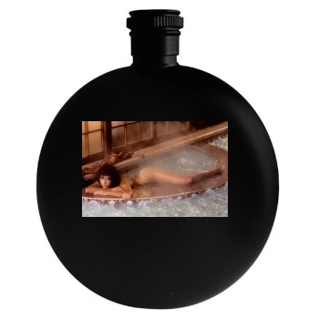 Roberta Vasquez Round Flask