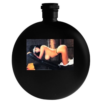 Roberta Vasquez Round Flask